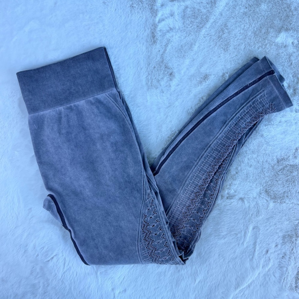 Fabletics Sports Wear Fade Purple Cutout Detailed Leggings Size Small